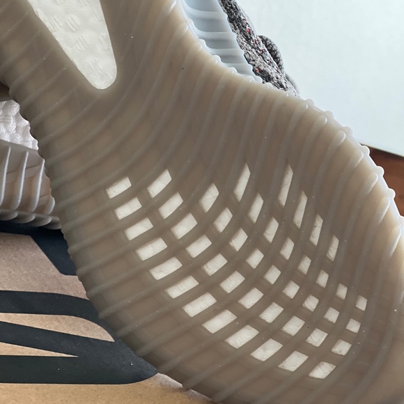 SOLD 💜 Yeezy Boost 350 V2 - Picture 6 of 7